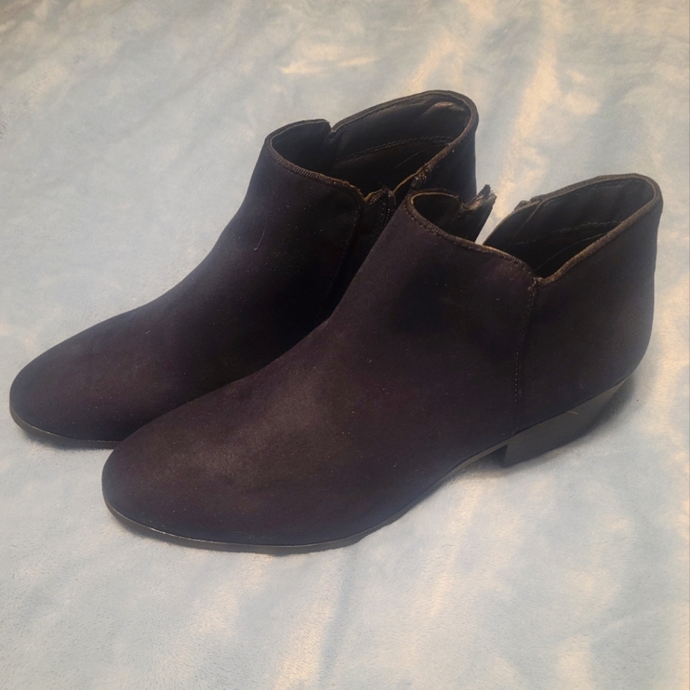 Womens Style & Co Wileyy navy blue ankle booties. New without tags.